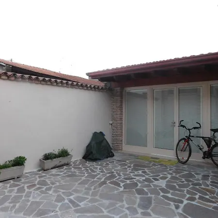 Homestay Akihouse - And On Garda Lake