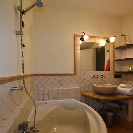 Homestay Akihouse - And On Garda Lake