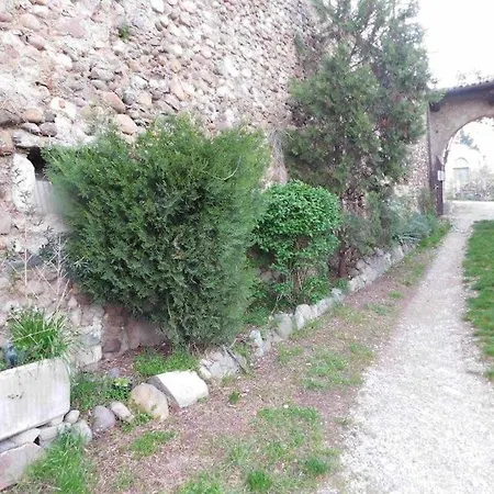 Homestay Akihouse - And On Garda Lake *