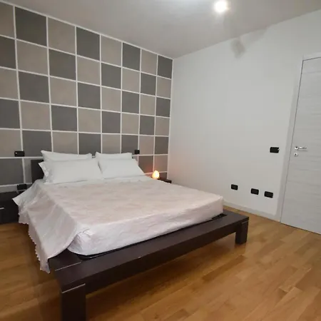 Homestay Akihouse - And On Garda Lake *